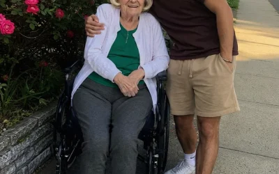 Ik beheerde de erfenis van mijn 85-jarige buurvrouw, maar ze liet me niets na; de volgende ochtend stond haar advocaat aan mijn deur met een gedeukte brooddoos en een sleutel die ik niet had moeten herkennen.