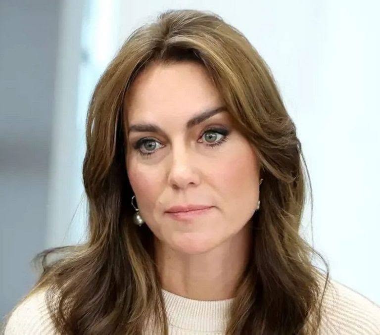 “Kate Middleton zal er niet meer zijn”: De koninklijke familie in rouw, de prinses kondigt aan dat ze…