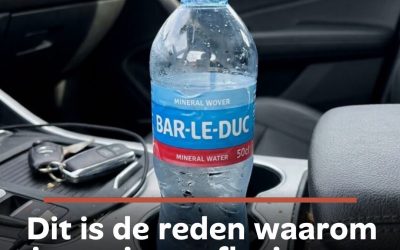 Dit is de reden waarom je nooit een flesje met water in een hete auto moet laten!