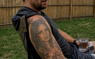 Ik dacht dat de tatoeage van mijn man zomaar een willekeurige vrouw voorstelde, totdat ik haar in het echt ontmoette.