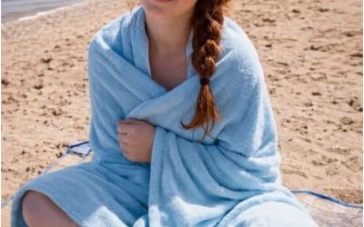 Mijn 15-jarige dochter is nooit meer teruggekomen van een schoolreisje naar het meer. Een jaar later gaf een klasgenootje me haar vermiste telefoon en zei: ‘Kijk naar de laatste foto’.