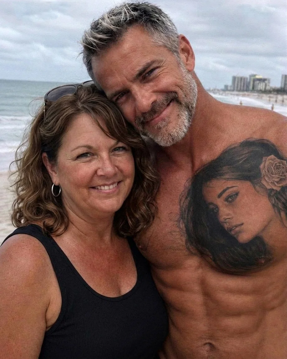 Mijn man had twintig jaar lang een andere vrouw op zijn hart getatoeëerd – hij beweerde stellig dat het een denkbeeldige tatoeage was, totdat ik erachter kwam.