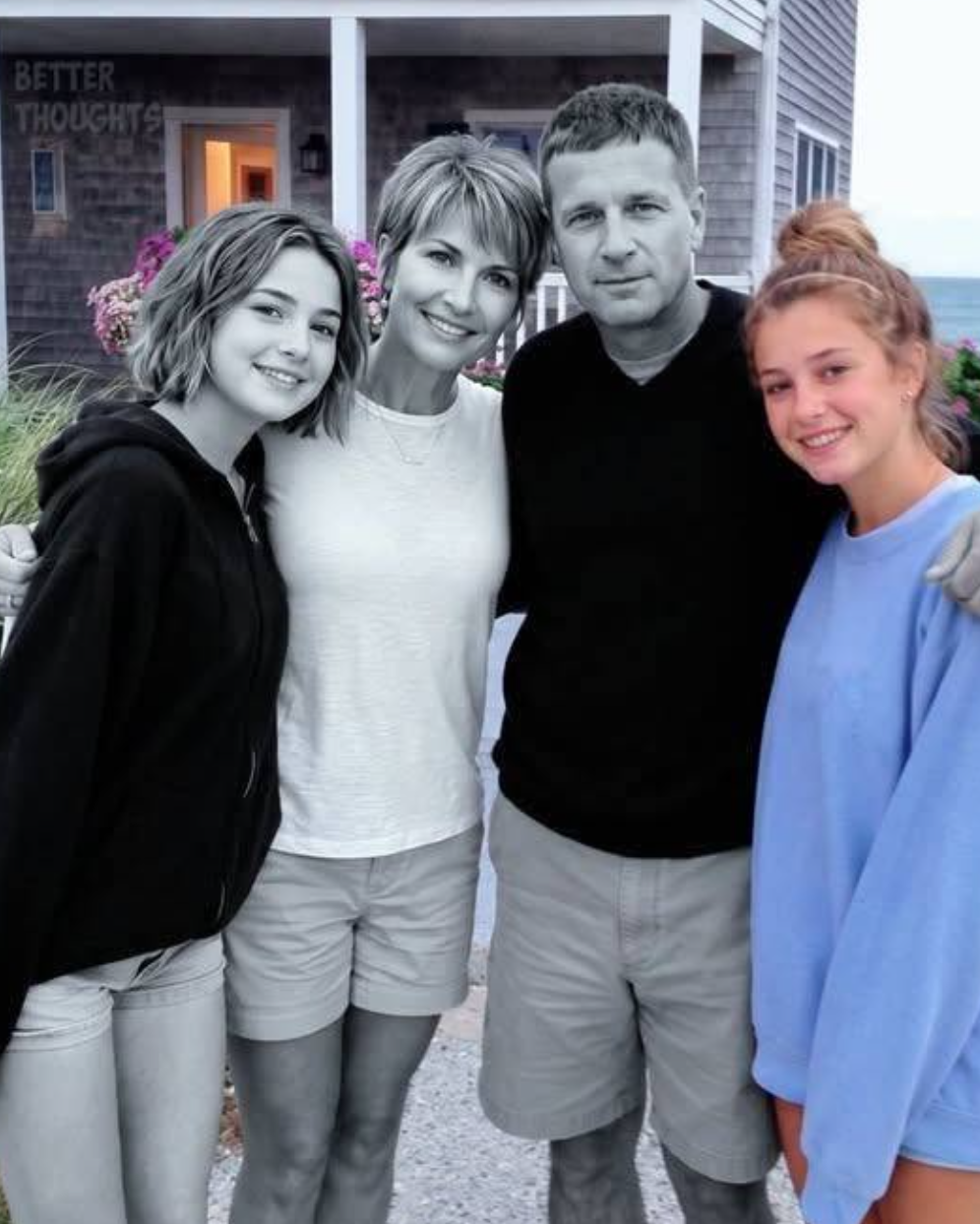 Na vijftien jaar keerde ik terug naar het vakantiehuisje van mijn moeder aan zee en ontdekte ik het geheim dat mijn familie me nooit had kunnen vertellen.